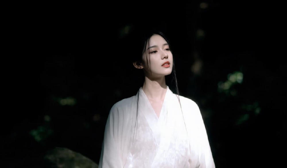 古典美女丁达尔效应